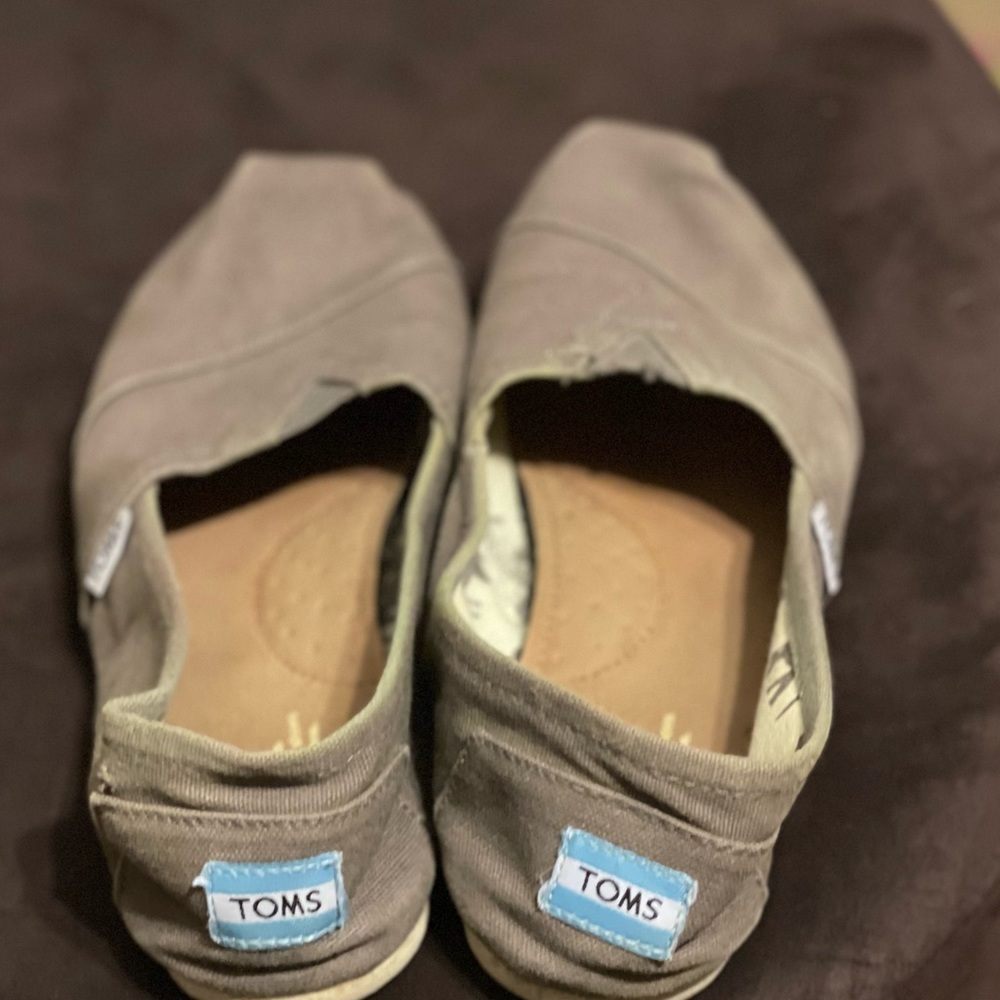 Tom’s shoes